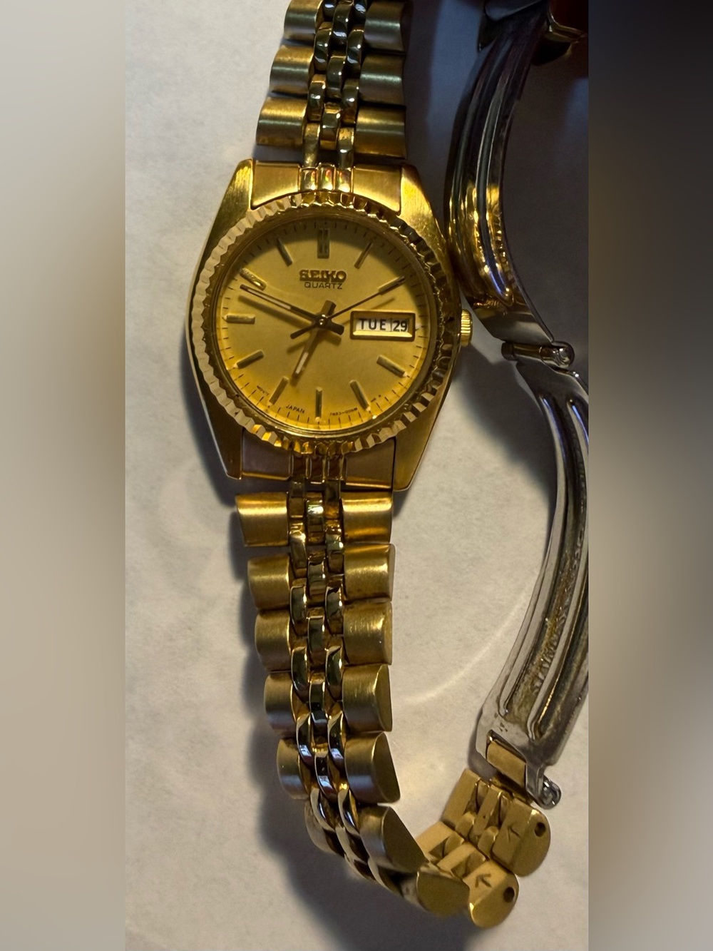 Seiko 7N83-0041 Gold On Gold Day Date Womens 6.5 Adjustable Watch New Battery :) - Picture 4 of 7